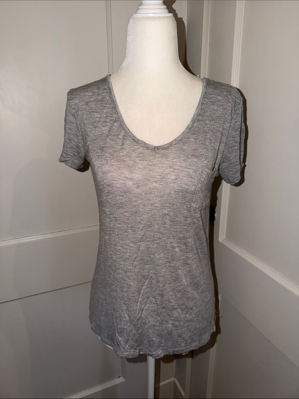⭐️ 5/$10 Women’s Heathered Gray Scoop Neck Short Sleeve Strappy Tee Size Medium